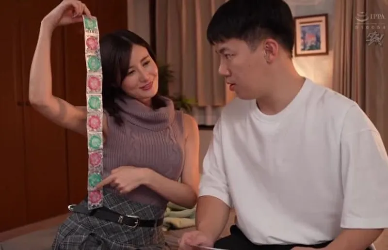 Bị cô bạn gái bỏ vì nhu cầu tình dục quá cao, chị gái tìm đến cậu em trai