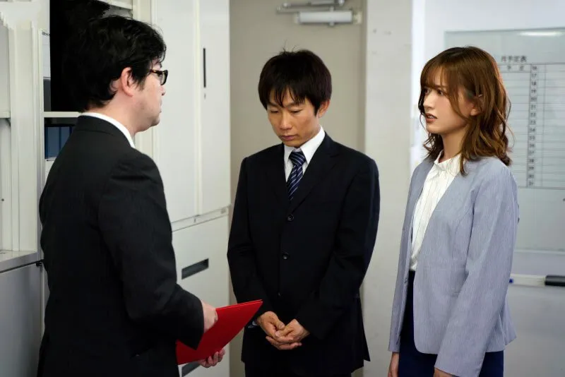 Nghi ngờ vợ ngoại tình với thực tập sinh, gã chồng lắp camera và cái kết bất ngờ